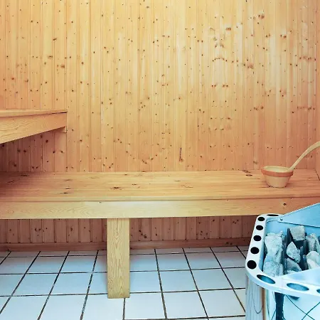 8 Person In Humble-by Traum